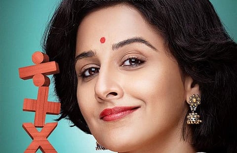 ಮಾನವ ಕಂಪ್ಯೂಟರ್ ಎಂದೇ ಖ್ಯಾತರಾಗಿರುವ 'ಶಕುಂತಲಾ ದೇವಿ' ಅವರ ಜೀವನ ಚರಿತ್ರೆಯ ಸಿನಿಮಾದ ಟ್ರೈಲರ್ ಬಿಡುಗಡೆಯಾಗಿದೆ. ವಿದ್ಯಾ ಬಾಲನ್ ಶಕುಂತಲಾ ದೇವಿ ಅವರ ಪಾತ್ರ ನಿರ್ವಹಿಸಿದ್ದು, ಸಿನಿಮಾದ ಟ್ರೈಲರ್ ಎಲ್ಲರನ್ನೂ ಆಕರ್ಷಿಸುತ್ತಿದೆ. ಸೀರೆ ಹಾಗೂ 80 ರ ದಶಕದ ಚಿನ್ನಾಭರಣಗಳೊಂದಿಗೆ ವಿದ್ಯಾಬಾಲನ್ ಕಾಣಿಸಿಕೊಂಡಿದ್ದು