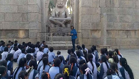 ಹಂಪಿಗೆ ಕಾಲೇಜಿನಿಂದ ಪ್ರವಾಸ ಹೋಗಿದ್ದ ವಿದ್ಯಾರ್ಥಿಗಳು(ಸಂಗ್ರಹ ಚಿತ್ರ)