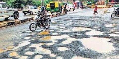 ಬೆಳಗಾವಿ ರಸ್ತೆಯಲ್ಲಿ ಗುಂಡಿಗಳು