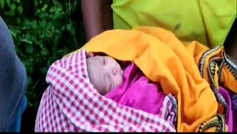 ಮಗುವಿಗೆ ಜನ್ಮ ನೀಡಿರುವ ಮಹಿಳೆ