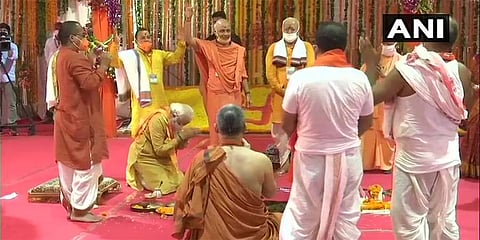 ರಾಮಮಂದಿರಕ್ಕೆ ಶಿಲಾನ್ಯಾಸ ನೆರವೇರಿಸಿದ ಪ್ರಧಾನಿ ಮೋದಿ