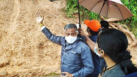 ಬ್ರಹ್ಮಗಿರಿಯ ಹತ್ತಿರ ಬೆಟ್ಟ ಕುಸಿದ ಕಡೆ ಪರಿಶೀಲಿಸಿದ ಸಚಿವ ವಿ ಸೋಮಣ್ಣ