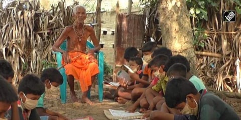 ಒಡಿಶಾ: 7 ದಶಕಗಳಿಂದ ವಿದ್ಯಾರ್ಥಿಗಳಿಗೆ ಉಚಿತವಾಗಿ ವಿದ್ಯೆ ಕಲಿಸುತ್ತಿರುವ ಶತಾಯುಷಿ