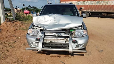ಅಪಘಾತಕ್ಕೀಡಾದ ಕಾರು