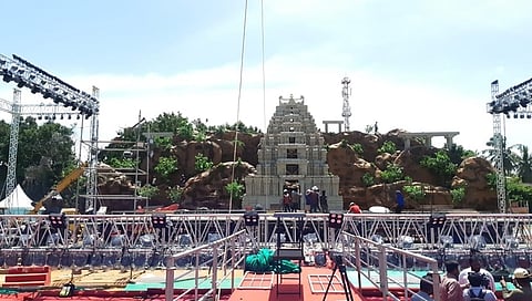 ಕಾರ್ಯಕ್ರಮಕ್ಕೆ ಸಜ್ಜಾದ ವಿದ್ಯಾರಣ್ಯಪುರ ವೇದಿಕೆ