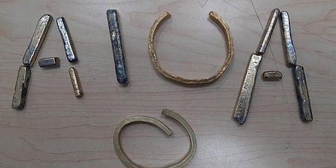 ವಶಪಡಿಸಿಕೊಂಡ ಚಿನ್ನ