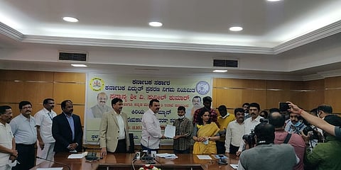 ನೇಮಕಾತಿ ಆದೇಶ ಪ್ರತಿ ವಿತರಿಸಿದ ಸಚಿವ ಸುನೀಲ್ ಕುಮಾರ್