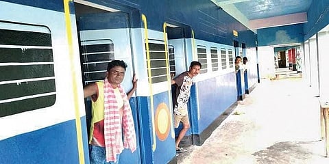 ರೈಲು ಬೋಗಿಗಳಂತಿರುವ ತರಗತಿಗಳು