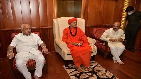 ಮುರುಘಾ ಶ್ರೀಗಳ ಜೊತೆ ಯಡಿಯೂರಪ್ಪ ಮತ್ತು ಬೊಮ್ಮಾಯಿ
