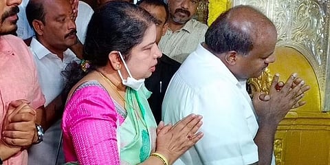 ಕುಮಾರಸ್ವಾಮಿ ಮತ್ತು ಪತ್ನಿ ಅನಿತಾ