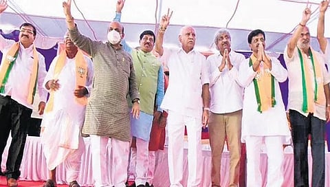 ನಿನ್ನೆ ಹಾನಗಲ್ ಕ್ಷೇತ್ರದಲ್ಲಿ ಅಭ್ಯರ್ಥಿ ಶಿವರಾಜ್ ಸಜ್ಜನರ್ ಪರ ಸಿಎಂ ಬೊಮ್ಮಾಯಿ ಹಾಗೂ ಮಾಜಿ ಸಿಎಂ ಬಿ ಎಸ್ ಯಡಿಯೂರಪ್ಪ ತೀವ್ರ ಪ್ರಚಾರ