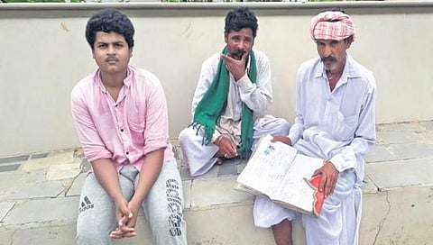 ಬಾಳಪ್ಪ ಹೆಳವರು ನಿರ್ವಹಿಸುತ್ತಿರುವ ದಾಖಲೆ ಪುಸ್ತಕ, ಹೆಳವರ ಗುಂಪು ಗದಗದಲ್ಲಿ