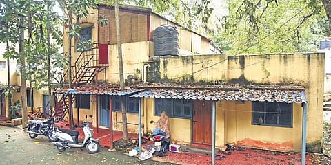 ಡಿ ಗ್ರೂಪ್ ನೌಕರರ ಕ್ವಾರ್ಟರ್ಸ್