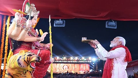 ದುರ್ಗಾ ಮಾತೆಗೆ ಪೂಜೆ ಸಲ್ಲಿಸುತ್ತಿರುವ ಪ್ರಧಾನಿ ಮೋದಿ.
