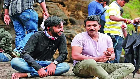 ಹಠಾತ್ ನಿಧನರಾಗಿರುವ ಪವರ್ ಸ್ಟಾರ್ ಪುನೀತ್ ರಾಜ್ ಕುಮಾರ್ ಅಭಿನಯಿಸಿರುವ ಕೊನೆಯ ಚಿತ್ರ ಜೇಮ್ಸ್. ಅದನ್ನು ಚೇತನ್ ಕುಮಾರ್ ನಿರ್ದೇಶನ ಮಾಡಿದ್ದಾರೆ. ಚಿತ್ರದಲ್ಲಿ ಹಾಡೊಂದರ ಚಿತ್ರೀಕರಣ ಮತ್ತು ಫೈಟ್ ಸೀನ್, ಡಬ್ಬಿಂಗ್ ಮತ್ತು ಕೊನೆಯ ದೃಶ್ಯವೊಂದು ಬಾಕಿಯಿದೆಯಷ್ಟೆ.