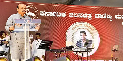 ಪುನೀತ್ ನಮನ ಕಾರ್ಯಕ್ರಮದಲ್ಲಿ ಮಾತನಾಡುತ್ತಿರುವ ಸಿಎಂ ಬೊಮ್ಮಾಯಿ