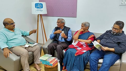 ಅವಧಿಯ ಜಿ ಎನ್ ಮೋಹನ್ ಜೊತೆಗೆ ಪ್ರೊ. ತೇಜಸ್ವಿ ಕಟ್ಟೀಮನಿ, ಕವಯಿತ್ರಿ ಎಚ್. ಎಲ್. ಪುಷ್ಪ ಹಾಗೂ ಪತ್ರಕರ್ತ ಸಾಹಿತಿ ಜೋಗಿ
