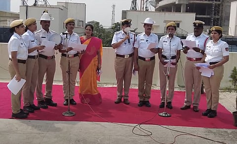 ಟ್ರಾಫಿಕ್ ಪೊಲೀಸರ ಗಾಯನ