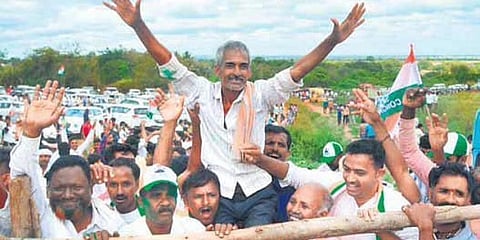 ಗೆಲುವಿನ ಸಂಭ್ರಮದಲ್ಲಿ ಕಾಂಗ್ರೆಸ್ ಕಾರ್ಯರ್ತರು