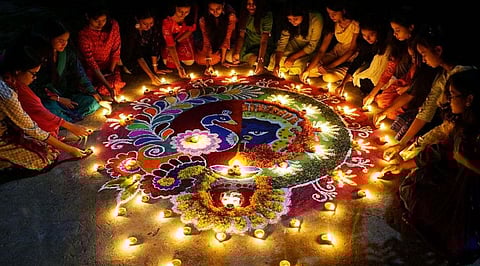 ದಾನವ ಶಕ್ತಿಯ ಅಳಿವು, ದೈವ ಶಕ್ತಿಯ ಗೆಲುವು, ದೀಪಾವಳಿಯ ಬಲವು