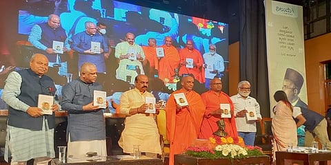 ವೀರ್ ಸಾವರ್ಕರ್ ಕುರಿತ ಪುಸ್ತಕ ಬಿಡುಗಡೆ ಮಾಡಿದ ಸಿಎಂ ಬೊಮ್ಮಾಯಿ