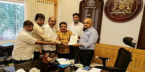 ಪ್ರವೀಣ್ ಸೂದ್ ಅವರಿಗೆ ಮನವಿ ಪತ್ರ ಸಲ್ಲಿಸಿದ ಶಾಸಕ ಜಮೀರ್ ಅಹಮದ್ ಖಾನ್