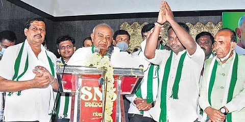ತುಮಕೂರಿನಲ್ಲಿ ಪ್ರಚಾರ ನಡೆಸುತ್ತಿರುವ ದೇವೇಗೌಡ
