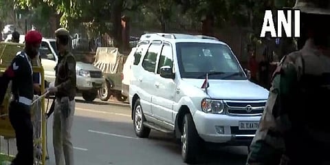 ಬಿಪಿನ್ ರಾವತ್ ನಿವಾಸಕ್ಕೆ ರಾಜನಾಥ್ ಸಿಂಗ್ ಭೇಟಿ