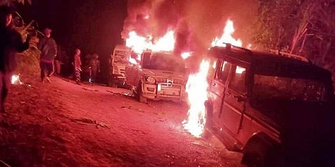 ಆಕ್ರೋಶಗೊಂಡ ಗ್ರಾಮಸ್ಥರಿಂದ ಸೇನಾ ವಾಹನಕ್ಕೆ ಬೆಂಕಿ (ಸಂಗ್ರಹ ಚಿತ್ರ)