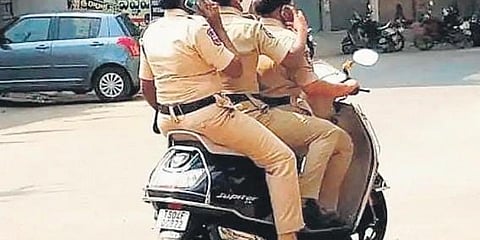 ಮಹಿಳಾ ಪೇದೆಗಳ ತ್ರಿಬಲ್ ರೈಡಿಂಗ್