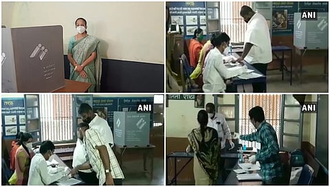 ಬೆಳಗಾವಿಯಲ್ಲಿ ತಮ್ಮ ಹಕ್ಕು ಚಲಾಯಿಸಿದ ಬಿಜೆಪಿ ಅಭ್ಯರ್ಥಿ ಮಂಗಳಾ ಅಂಗಡಿ ಮತ್ತು ಸಾರ್ವಜನಿಕರು