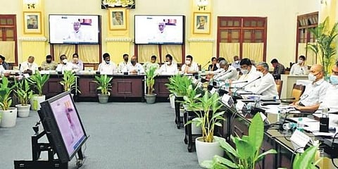 ಬೆಂಗಳೂರಿನಲ್ಲಿ ಸೋಮವಾರ ನಡೆದ ಶಾಸಕಾಂಗ ಸಭೆ