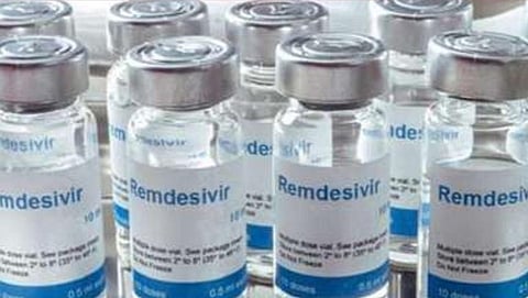 ಏನಿದು ರೆಮ್ಡೆಸಿವಿರ್...?  ರೆಮ್ಡೆಸಿವಿರ್ ಆಂಟಿವೈರಲ್ ಔಷಧಿಯಾಗಿದೆ. 2009ರಲ್ಲಿ ಹೆಪಟೈಸಿಟ್ ಸಿ ಗಾಗೀ ಈ ಔಷಧಿಯನ್ನು ಕಂಡು ಹಿಡಿಯಲಾಗಿತ್ತು. 2014ರಲ್ಲಿ ಇದನ್ನು ಎಬೋಲಾಗೆ ಪರಿಣಾಮಕಾರಿ ಔಷಧಿ ಎಂದು ಹೇಳಲಾಗಿತ್ತು. ಇದೀಗ ಈ ಔಷಧಿಯನ್ನು ಮಧ್ಯ ಪ್ರಾಚ್ಯ ತೀವ್ರ ಉಸಿರಾಟ ರೋಗಲಕ್ಷಣ (ಎಂಇಆರ್‌ಎಸ್) ಮತ್ತು ತೀವ್ರ 