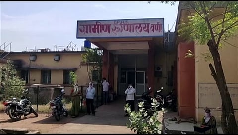 ಕಾರ್ಮಿಕರು ದಾಖಲಾಗಿದ್ದ ಆಸ್ಪತ್ರೆಯ ಮುಂಭಾಗದ ದೃಶ್ಯ
