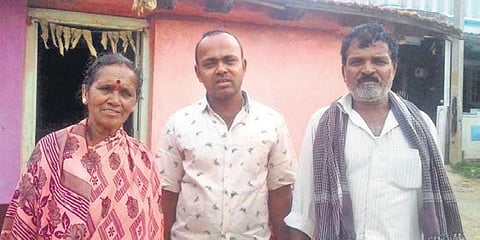 ತಂದೆ ತಾಯಿ ಜೊತೆಗಿರುವ ಶೇಖರ್