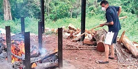 ಮಡಿಕೇರಿ ಸ್ಮಶಾನದಲ್ಲಿ ಅಂತ್ಯಕ್ರಿಯೆ