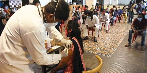 ಕೋವಿಡ್ ಲಸಿಕೆ ನೀಡಿಕೆ (ಪಿಟಿಐ ಚಿತ್ರ)