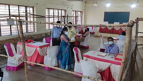 ಬಸವಕಲ್ಯಾಣ ಕ್ಷೇತ್ರದಲ್ಲಿ ಮತಎಣಿಕೆ ಕೇಂದ್ರದಲ್ಲಿರುವ ಸಿಬ್ಬಂದಿಗಳು