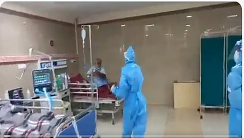 ಆಸ್ಪತ್ರೆಯಲ್ಲಿ ಹಾಡು-ನೃತ್ಯದ ಮೂಲಕ ರೋಗಿಗಳಲ್ಲಿ ಆತ್ಮವಿಶ್ವಾಸ ಮೂಡಿಸುತ್ತಿರುವ ಕೊರೋನಾ ವಾರಿಯರ್ಸ್