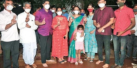 ಕುಟುಂಬದೊಂದಿಗೆ ಮಂಗಳಾ ಅಂಗಡಿ