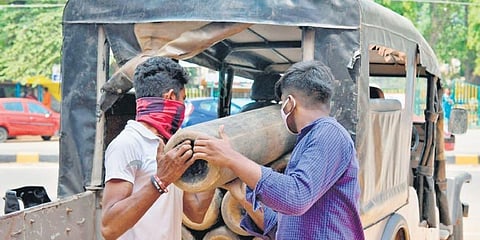 ಆಮ್ಲಜನಕ ಬಿಕ್ಕಟ್ಟು: ಆಸ್ಪತ್ರೆ ಬೆಡ್ ಗಳನ್ನು ಅನುಮತಿ ಪಡೆಯದೇ ಹೆಚ್ಚಿಸದಂತೆ ಮುಖ್ಯಕಾರ್ಯದರ್ಶಿಗಳ ಸೂಚನೆ