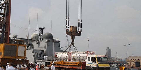 ಆಮ್ಲಜನಕ ಹೊತ್ತು ತಂದ ಐಎನ್ಎಸ್ ತಲ್ವಾರ್