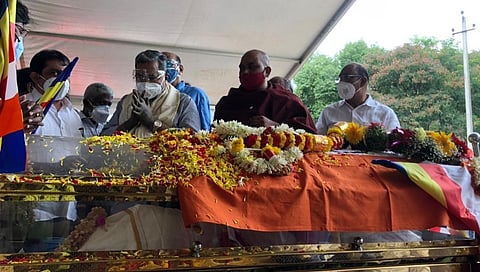 ಡಾ ಸಿದ್ದಲಿಂಗಯ್ಯನವರ ಅಂತಿಮ ದರ್ಶನ ಪಡೆದ ಮಾಜಿ ಮುಖ್ಯಮಂತ್ರಿ ಸಿದ್ದರಾಮಯ್ಯ