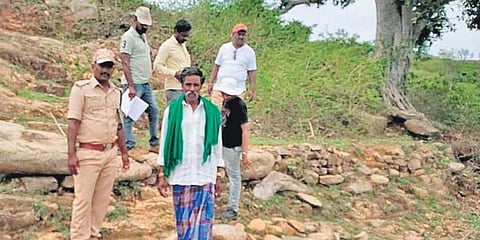 ಚಂಗಡಿ ಗ್ರಾಮದಲ್ಲಿ ಸಮೀಕ್ಷಾ ಕಾರ್ಯ ನಡೆಸುತ್ತಿರುವ ಅರಣ್ಯಾಧಿಕಾರಿಗಳು