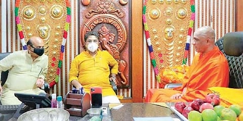 ನಾಯಕತ್ವ ಬದಲಾವಣೆ ಹೇಳಿಕೆಯಿಂದ ಸರ್ಕಾರದ ವರ್ಚಸ್ಸಿಗೆ ಧಕ್ಕೆ: ಡ್ಯಾಮೇಜ್ ಕಂಟ್ರೋಲ್ ಗಾಗಿ ಮಠಗಳಿಗೆ ಬಿಎಸ್ ವೈ ಆಪ್ತರ ರೌಂಡ್ಸ್