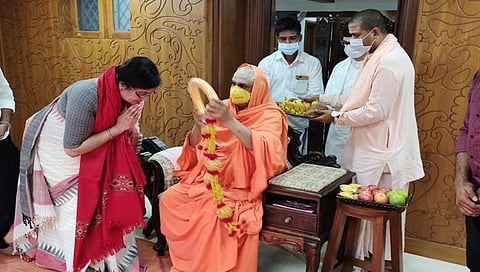 ಮೈಸೂರಿನಲ್ಲಿ ಸುತ್ತೂರು ಮಠಕ್ಕೆ ಭೇಟಿ ನೀಡಿ ಶ್ರೀಗಳ ಆಶೀರ್ವಾದ ಪಡೆದ ಸಂಸದೆ ಸುಮಲತಾ