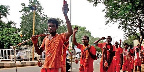 ಕಳೆದ ವರ್ಷ ಉತ್ತರಪ್ರದೇಶ ರಾಜ್ಯದಲ್ಲಿ ನಡೆಸಲಾದ ಕನ್ವರ್ ಯಾತ್ರೆ (ಸಂಗ್ರಹ ಚಿತ್ರ)