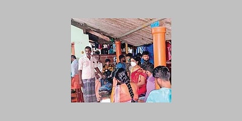 ಸ್ಥಳಕ್ಕೆ ತೆರಳಿ ಬಾಲ್ಯವಿವಾಹ ತಡೆದ ಅಧಿಕಾರಿಗಳು.