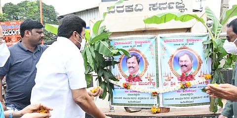 ಮೃತ ಪತ್ರಕರ್ತ ರಾಮು ಮುದಿಗೌಡರ ಭಾವಚಿತ್ರಕ್ಕೆ ಶ್ರದ್ಧಾಂಜಲಿ ಸಲ್ಲಿಕೆ
