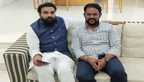 ಸಚಿವ ಶ್ರೀರಾಮುಲು ಅವರೊಂದಿಗೆ ಆಪ್ತ ಸಹಾಯಕ ರಾಜಣ್ಣ(ಸಂಗ್ರಹ ಚಿತ್ರ)